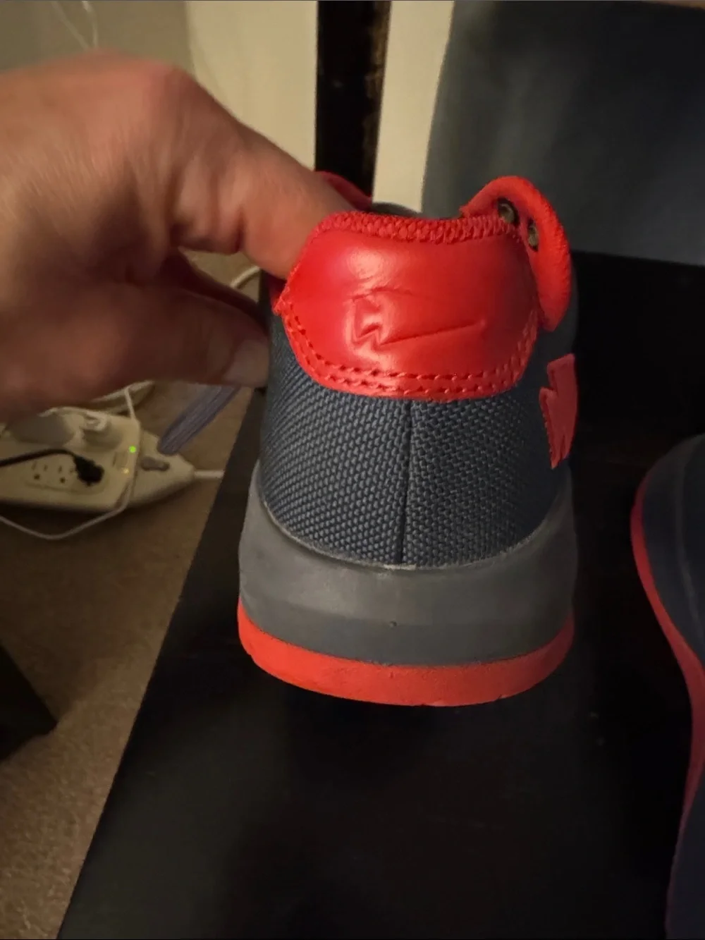 Women's Goruck trainers in Gray with Red Trim
